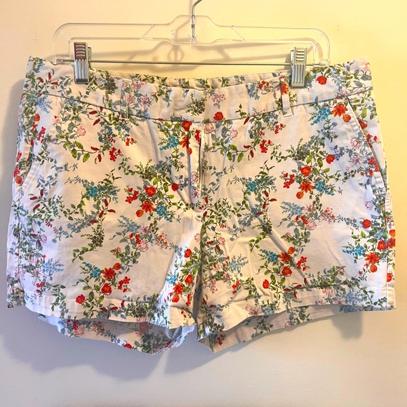 NWOT- Floral shorts. 🌸 great for summer. - Picture 1 of 8